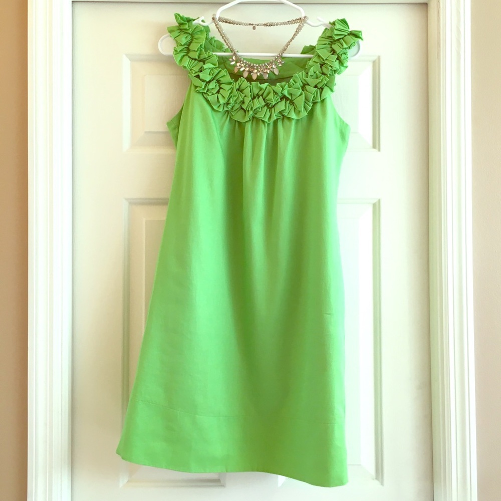 Bright green dress with ruffle like collar, 4
